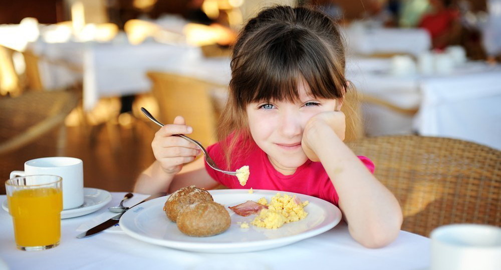 Минпросвещения и Роспотребнадзор разработают критерии питания младшеклассников