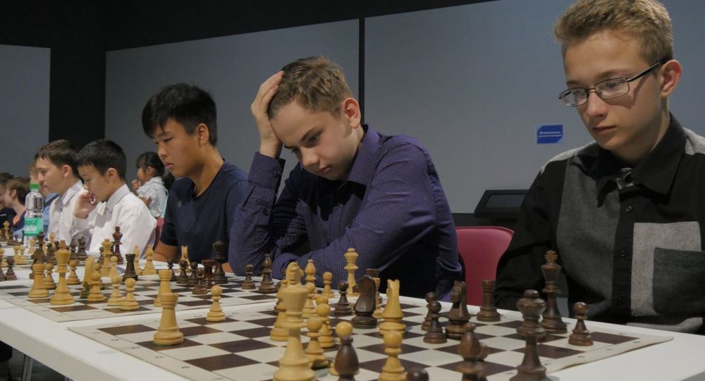 ​Известные гроссмейстеры провели турниры по шахматам в рамках ЮСОФ