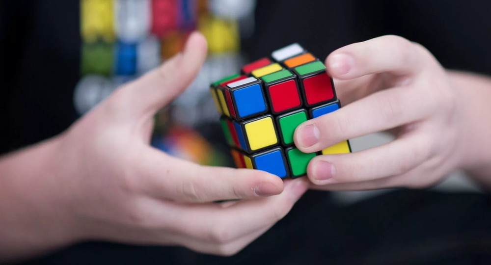 Как собрать кубик Рубика за несколько секунд