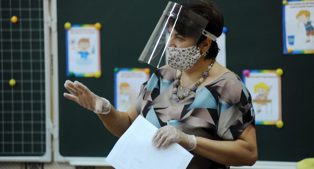 В Москве учителей из группы риска по коронавирусу заменят студентами
