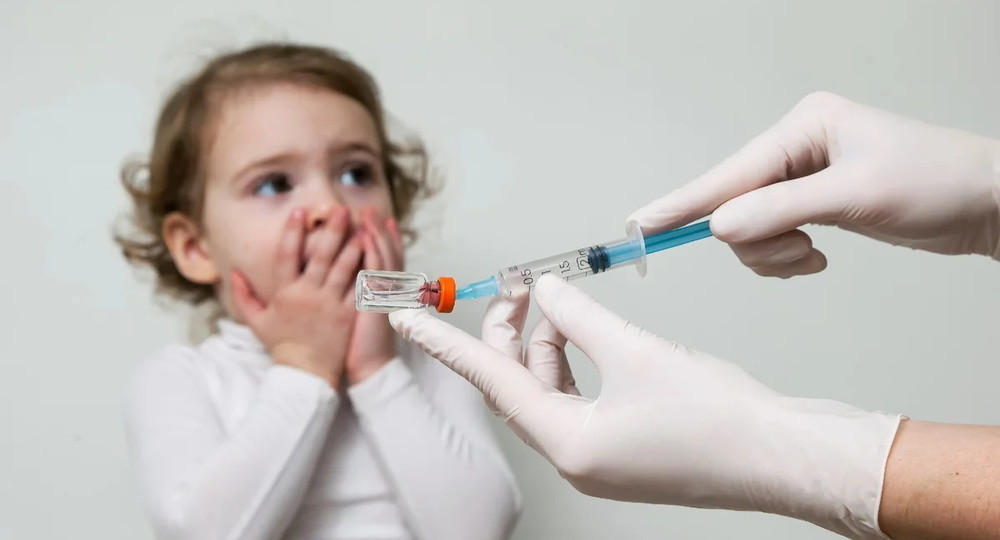 Нужна ли массовая вакцинация детей от COVID-19