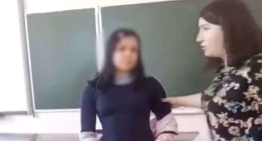 В Ростовской области учительница смыла с лица школьницы макияж