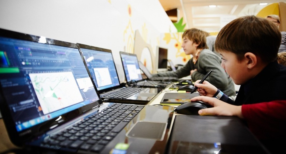 Елена Шмелева предложила ввести единый тариф на интернет для школ и принять единый стандарт качества оказания услуг
