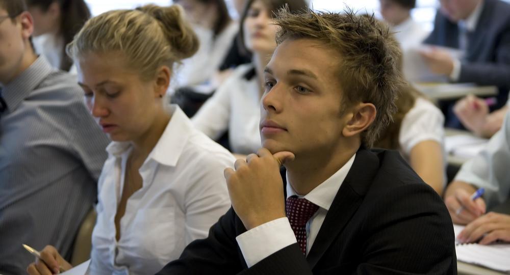 Почему выпускники школ выбирают СПО вместо МГУ: результаты исследования