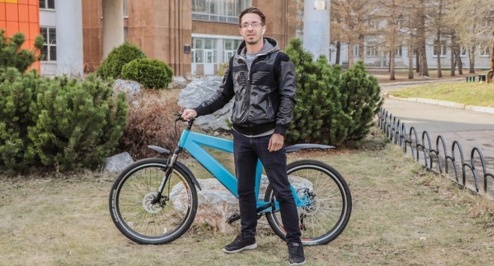Российский инженер собрал велосипед из пластиковых бутылок