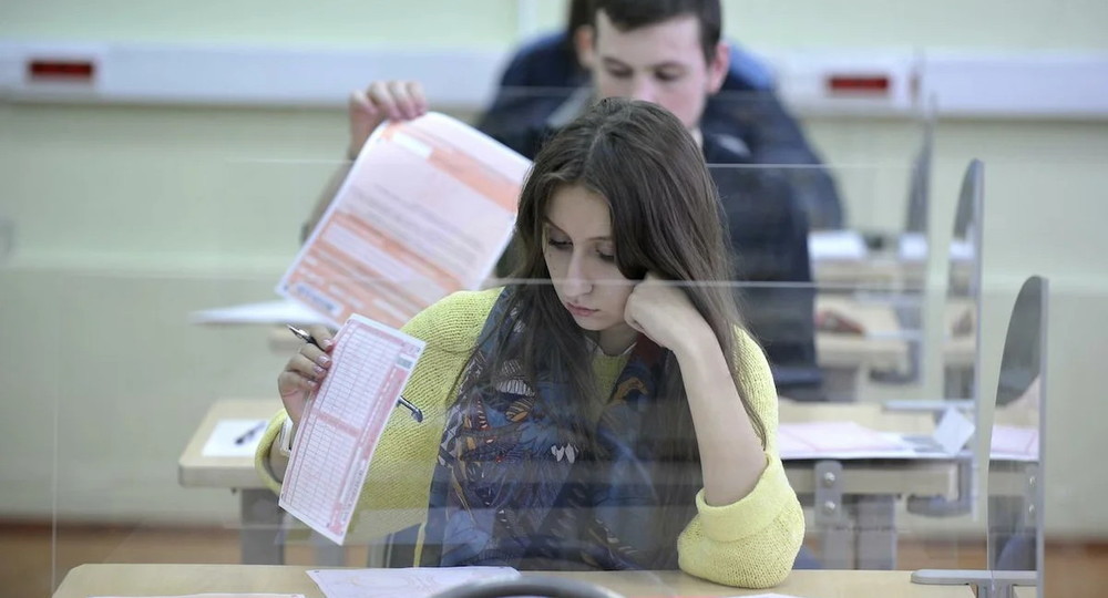 В Госдуму внесли законопроект, позволяющий школьникам пересдать ЕГЭ в течение месяца