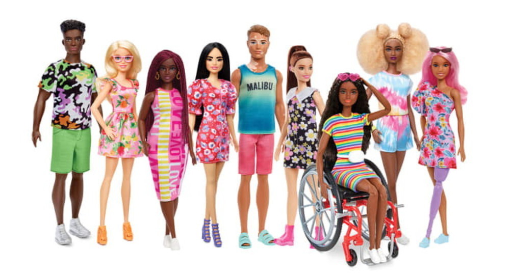 Барби со слуховым аппаратом, с протезом ноги, в кресле-каталке и Кен с витилиго