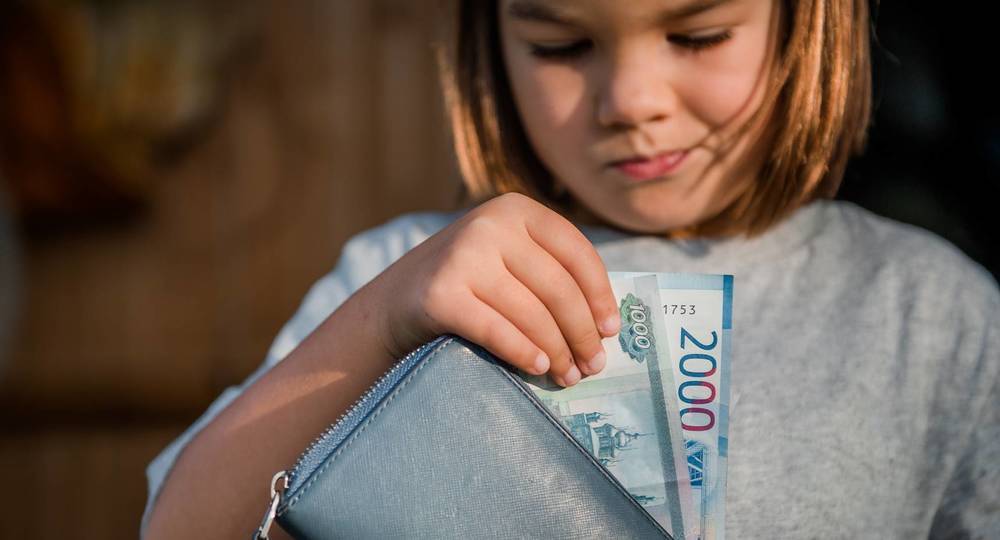 Московские родители дают детям на карманные расходы по пять тысяч рублей в месяц