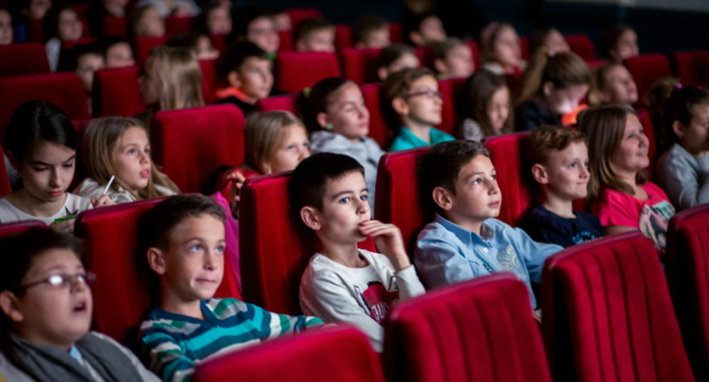 Кинотеатры предложили Минкультуры в качестве мер поддержки проводить школьные уроки в кино