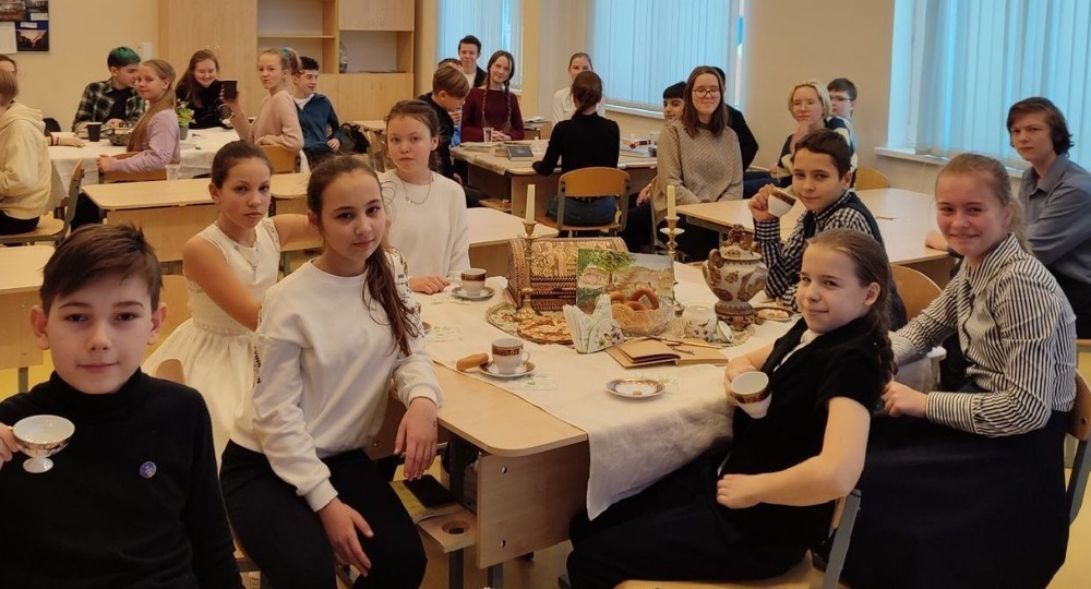 Уроки литературы при свечах: московские школьники переосмысливают русскую поэзию