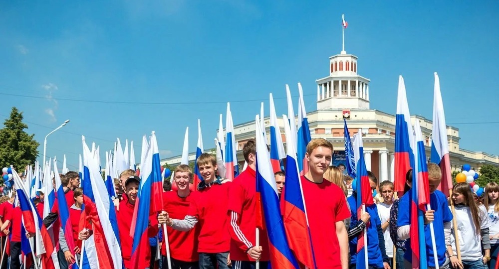 Российским школьникам на уроках истории будут показывать патриотические ролики о спецоперации