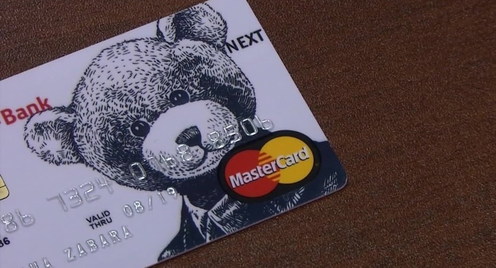 Общественники требуют штрафовать банки за открытие карт детям без согласия родителей