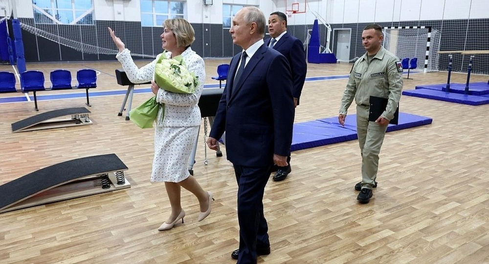 Владимир Путин: Около 70% средств идут на ремонт сельских школ