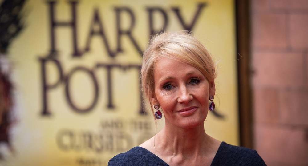 «Отчаявшись, я подарил ей на день рождения стопку книг про Гарри Поттера»: почему Джоан Роулинг обязательно надо давать читать нашим детям