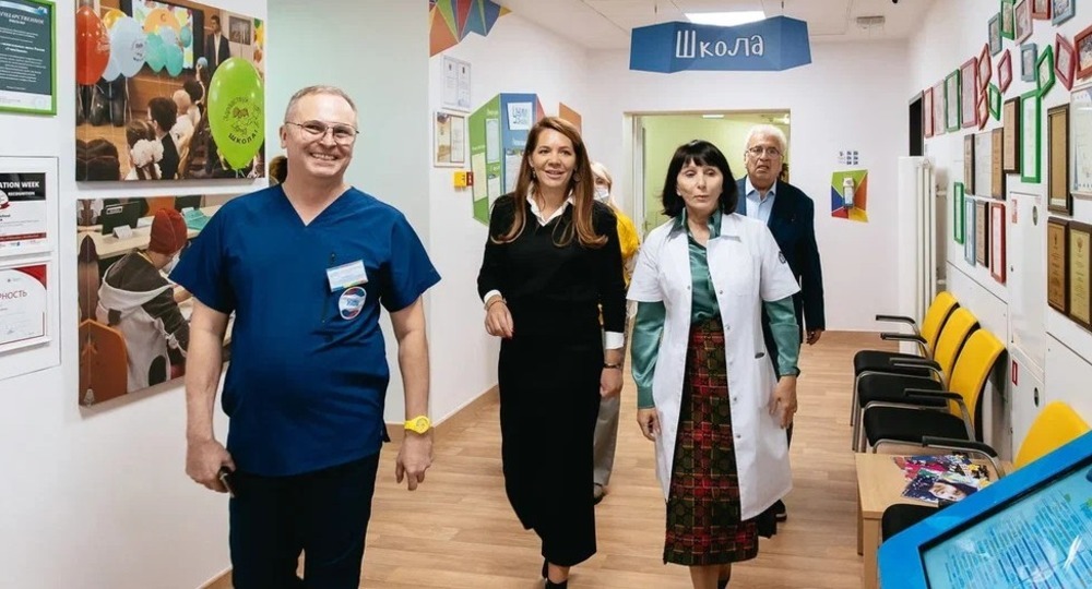 Анастасия Ракова наградила педагогов госпитальной школы в День учителя