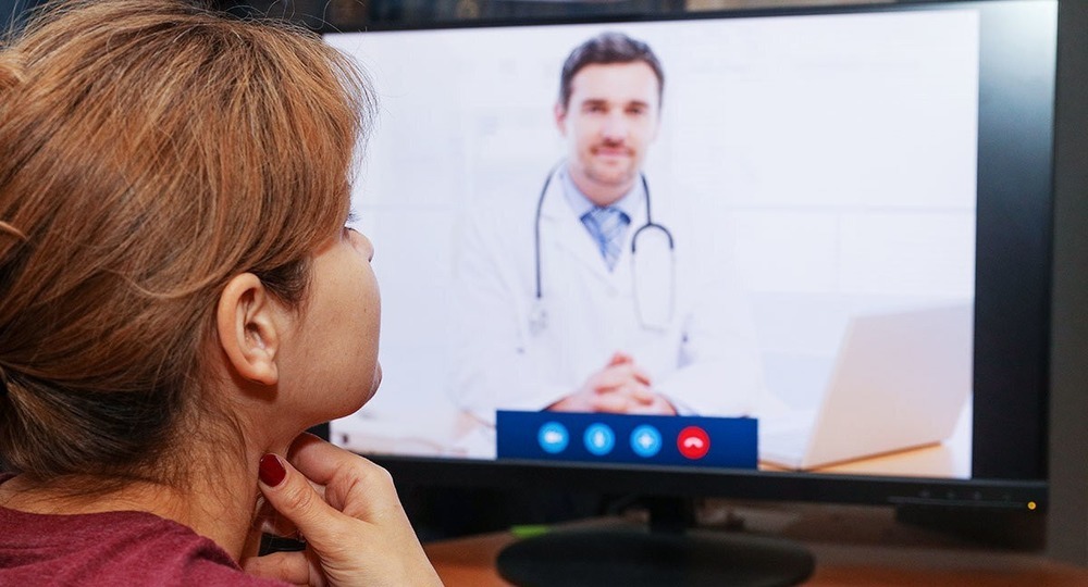 Общение в формате видеоконференций и наблюдение за собой на экране оказывает негативное воздействие на психическое здоровье