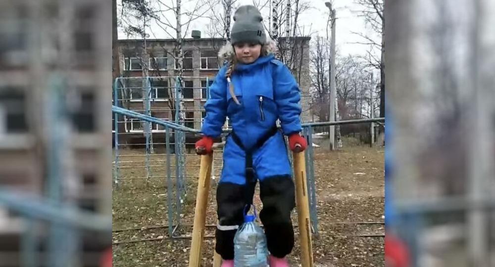 Девочка-рекордсменка из Перми подтягивалась с бутылкой воды «для наглядности»