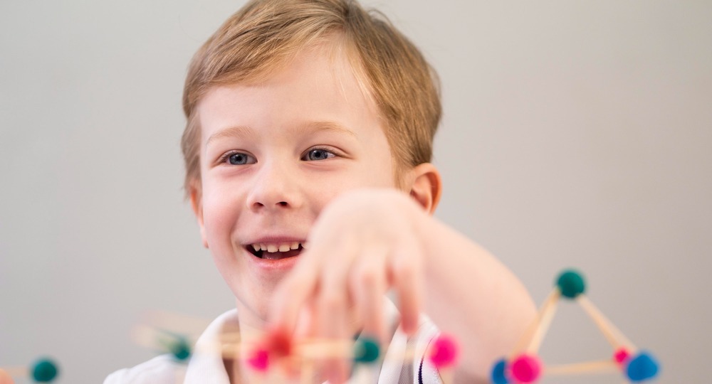 Почему в школах не хватает помогающих специалистов?