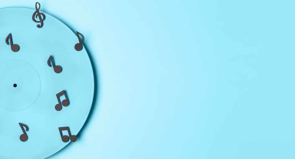 В октябре в российских школах будут включать песни вместо звонков