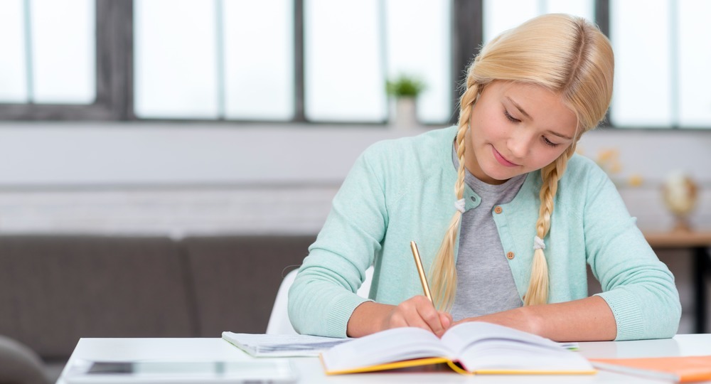 Стобалльники ЕГЭ в Адыгее будут получать премии в размере 100 тыс. рублей Стобалльники ЕГЭ в Адыгее будут получать премии в размере 100 тыс. рублей