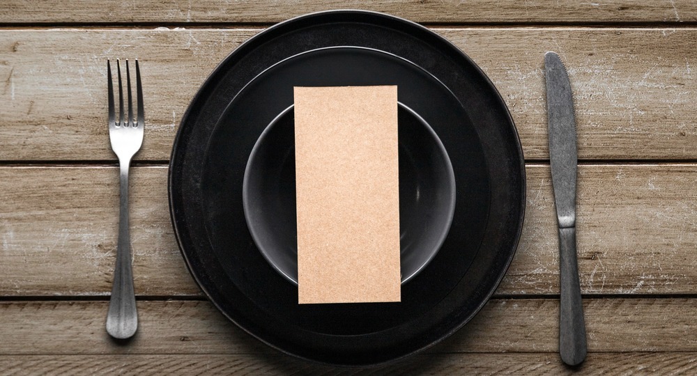 Слюсарь раскритиковал установку дискриминационных табличек в школьной столовой