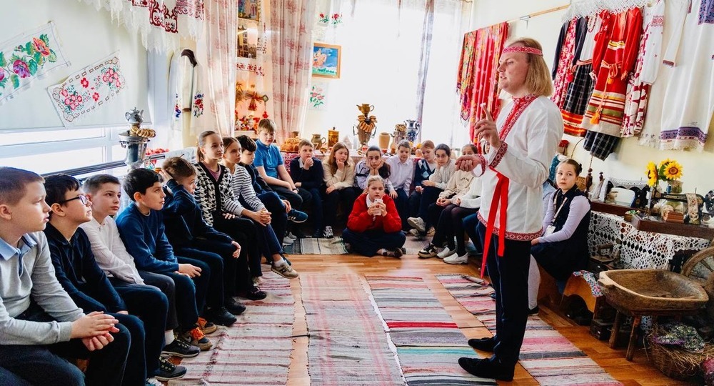 Учитель русского языка московской школы проводит «уроки одного слова» Учитель русского языка московской школы проводит «уроки одного слова»