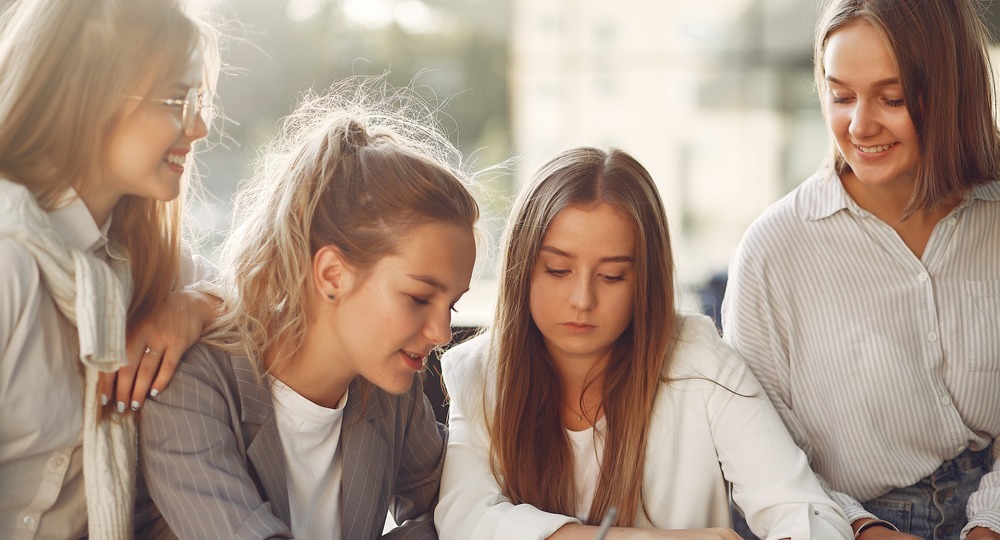 В Госдуме предложили ввести единую федеральную надбавку учителям за «Разговоры о важном»