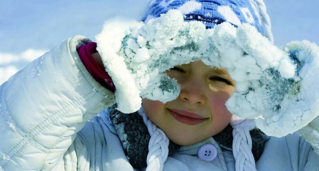 «Лучше переждать холода дома»: врач дал рекомендации по присмотру за детьми во время морозов