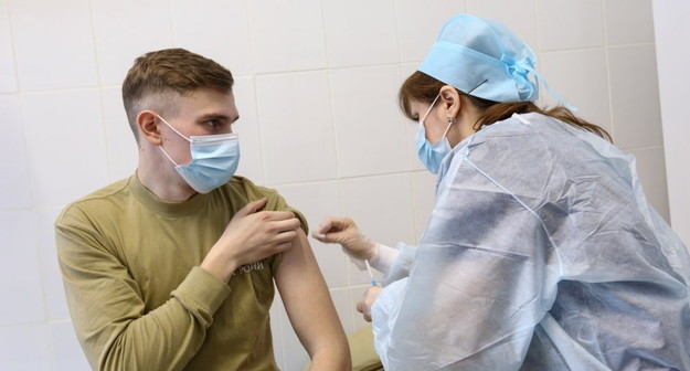 В России началась вакцинация подростков от COVID
