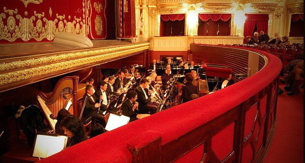 Зрители Базельского театра увидят оперу из оркестровой ямы