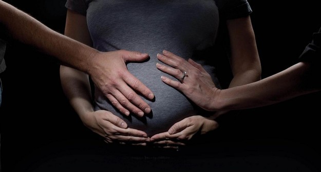В Госдуме анонсировали запрет на суррогатное материнство для иностранцев