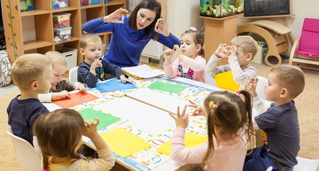 Несмотря на критику, в Минпросвещении рекомендовали принять единую программу дошкольного образовани