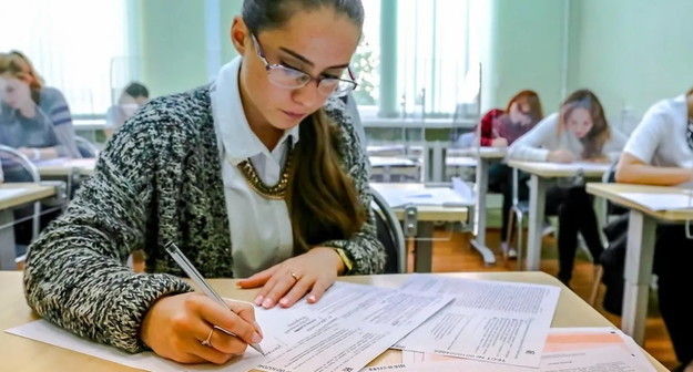 Московские школьники напишут пробные ЕГЭ по биологии, истории и литературе
