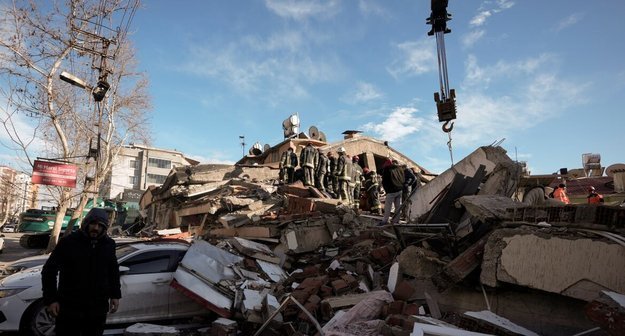 Семья москвичей оказалась под завалами после землетрясения в Турции: спасать некому