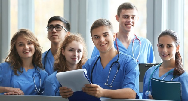 Минздрав сократит срок обучения студентов по 10 медицинским специальностям