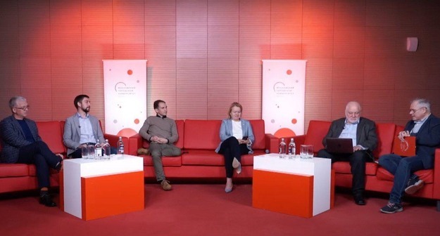 Эксперты и нейросеть «ученик Жириновского» обсудили роль искусственного интеллекта в образовании