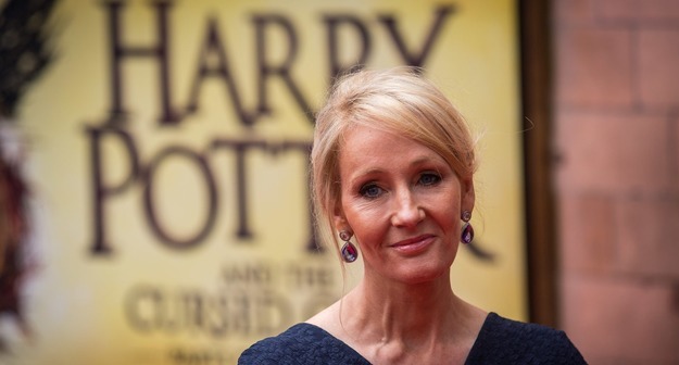 «Отчаявшись, я подарил ей на день рождения стопку книг про Гарри Поттера»: почему Джоан Роулинг обязательно надо давать читать нашим детям