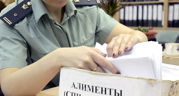 В России выросло число должников по алиментам