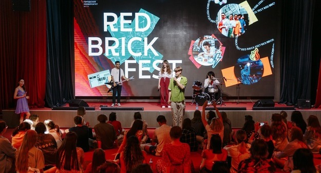 Впервые на летнем фестивале RED BRICK FEST в МГПУ цифровые двойники великих педагогов