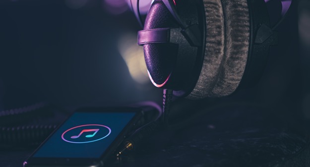 «Мы тебя такому научили»: подкаст для родителей от Учи.ру возвращается с премьерой сезона эксклюзивно в VK Музыке