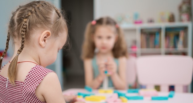 В Госдуме предложили ставить в очередь в детсад автоматически после рождения ребенка В Госдуме предложили ставить в очередь в детсад автоматически после рождения ребенка