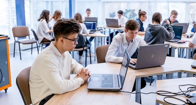 Московские школьники смогут отправлять друг другу виртуальные подарки в «МЭШ»