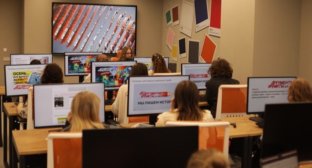 Дизайн студентки московского колледжа стал частью масштабной рекламной кампании издательского дома «Аргументы и факты» Дизайн студентки московского колледжа стал частью масштабной рекламной кампании издательского дома «Аргументы и факты»