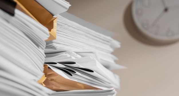 Владимир Путин поручил сократить «бумажную нагрузку» на врачей и педагогов