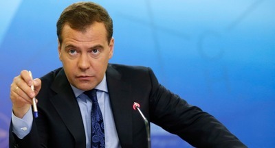 Дмитрий Медведев поручил повысить зарплаты педагогов дополнительного образования