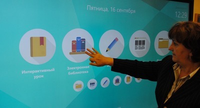 Учителя Москвы получат надбавку за пользование проектом «Электронная школа» с 2018 года