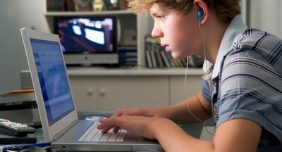 Подростков научат, как вести блоги о рэпе и выборных кампаниях