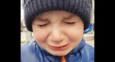 Первоклассник из Краснодара расплакался, что новогодние каникулы разлучат его со школой и с любимой учительницей