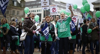 Британский профсоюз требует повысить зарплаты учителей