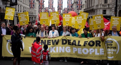 В Лондоне состоялась демонстрация, участники которой требовали повышения минимальных ставок оплаты труда
